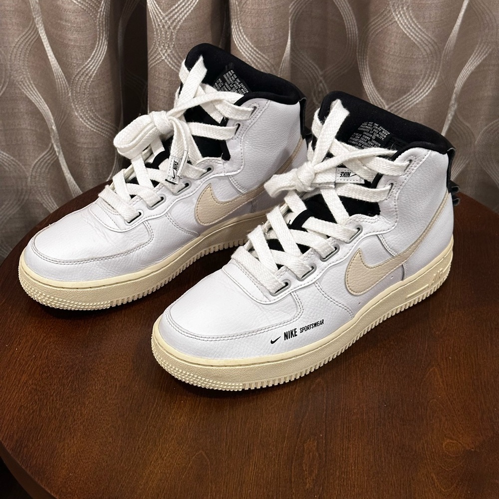 Nike Unique Women’s Air Force 1 High Utility White Light Cream Reverse Tag 8.5 - Picture 13 of 13